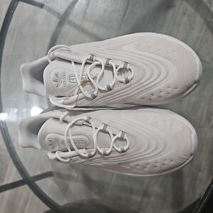 Mens ADIDAS Ozelia Size 8 Light Gray